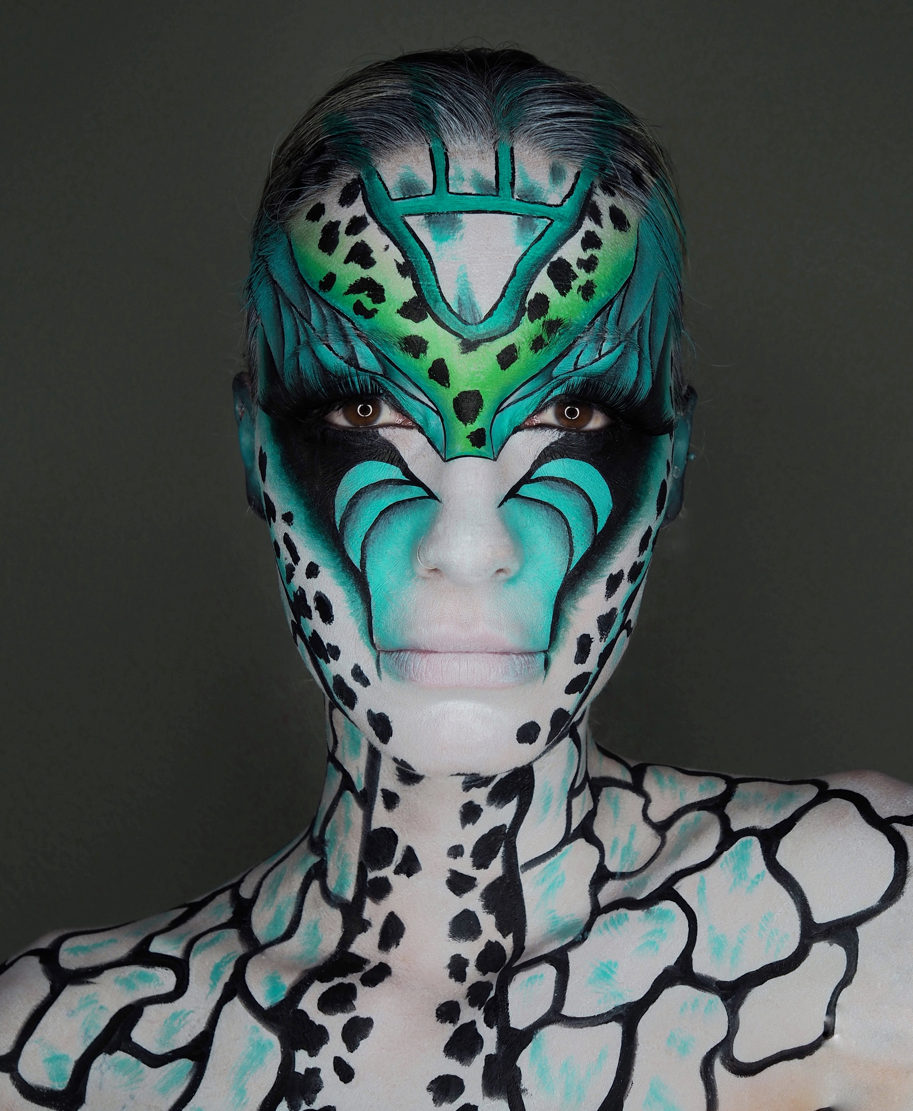 Green serpent fantasy body paint by Laura Gil Sánchez